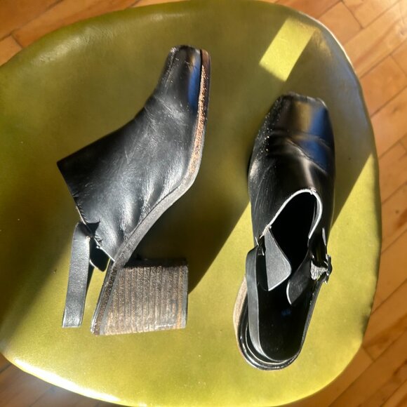 Intentionally Blank Honcho Mule in Black Leather - Picture 2 of 7